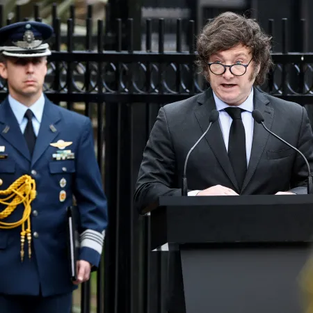 Milei y el homenaje por Malvinas: quiénes estarán en la Plaza San Martín