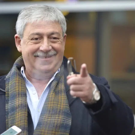 Buzzi contra Caputo: “Las patadas en el culo las debería recibir él por inepto”