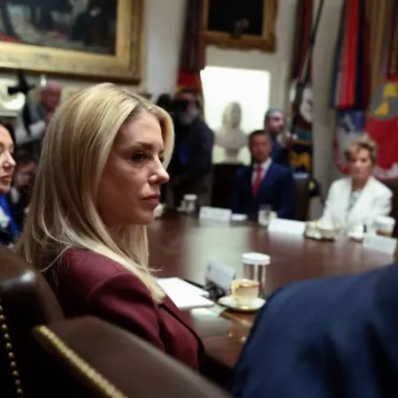 Estados Unidos: por qué Trump apartó a Pam Bondi del caso más sensible