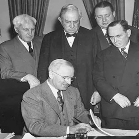 Plan Marshall: el 2 de abril que redefinió cómo salir de una crisis