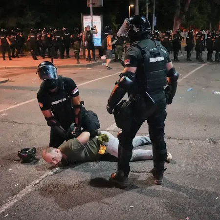 Vučić abre diálogo en medio de protestas y presión electoral