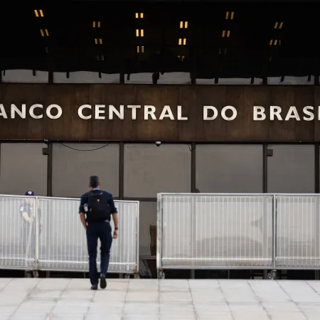 Brasil y Chile bajan tasas, pero algo frena la recuperación regional