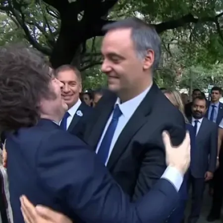 Javier Milei sostiene a Adorni y prepara una señal de unidad en Gobierno
