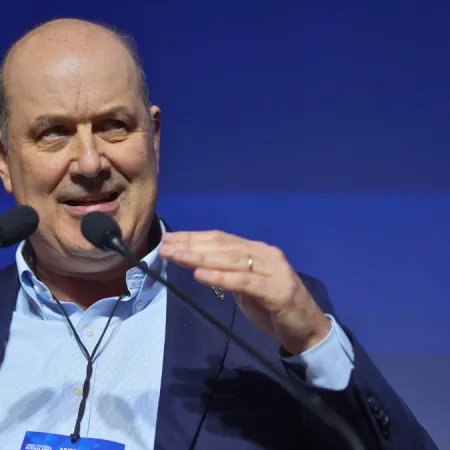 Sturzenegger vinculó una película de Luis Ortega con el rumbo económico