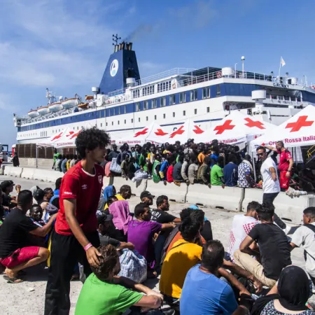 Naufragio cerca de Italia: rescatan 32 migrantes y 71 desaparecen
