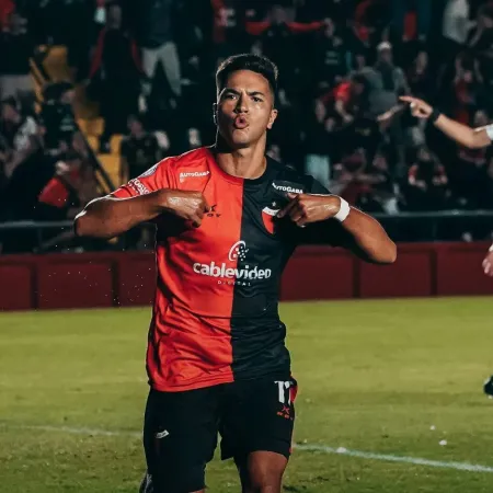 Quién es Ignacio Lago, el jugador de Colón que presentó públicamente a su novio