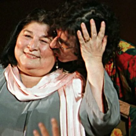 De homenaje a controversia: la historia de Radio Nacional Mercedes Sosa