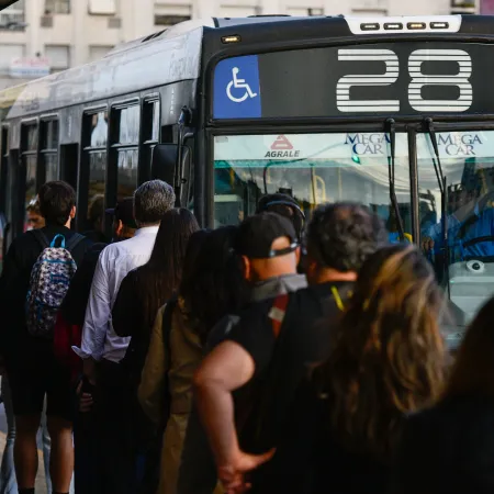 Reducción del 30% de colectivos del AMBA: el pedido en la Legislatura de PBA