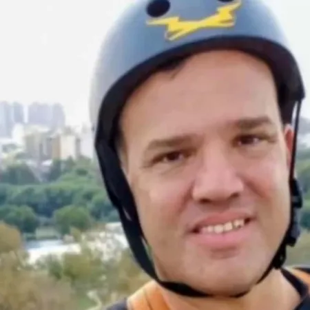 La muerte de un policía en un auto y el impacto de los problemas económicos en la fuerza