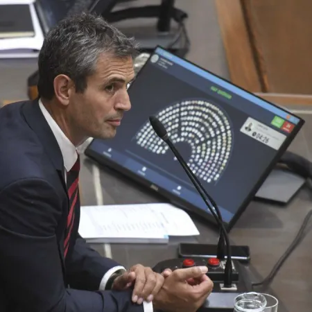 Bronca de trabajadores en Diputados: denuncian que Menem favorece a la “casta”