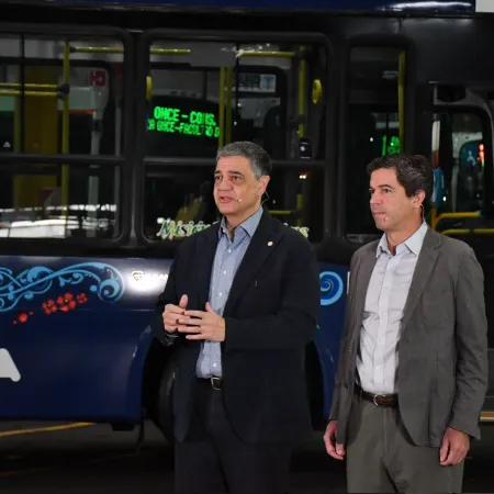 Milei, Macri o Kicillof: quién sostiene el boleto más barato en el AMBA