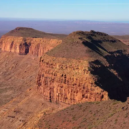Las Cárceles, donde la roca se abrió para dejar pasar el viento y los cóndores