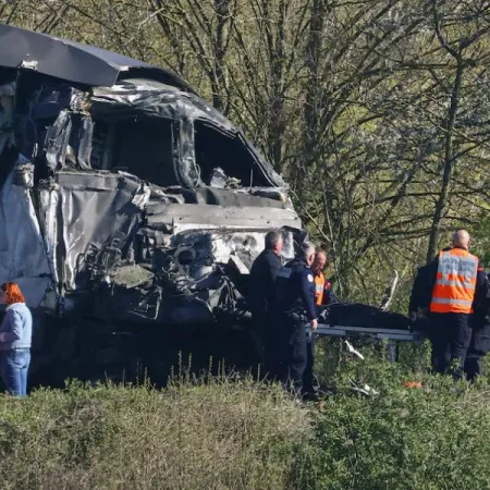Choque de tren en Francia: por qué los pasos a nivel siguen fallando
