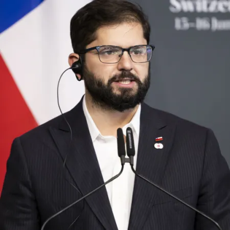 La autorización de Gabriel Boric expone una tensión en la institucionalidad chilena