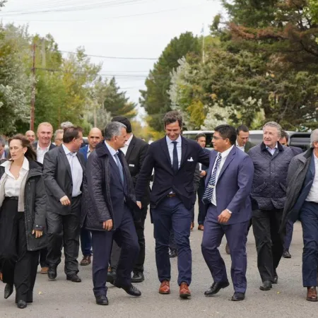 Santa Cruz, en el centro del petróleo: Vidal firma un pacto clave con 14 empresas