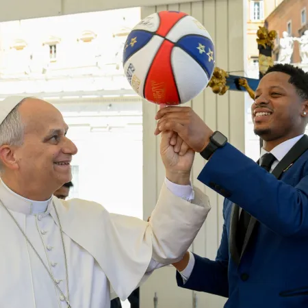 El Papa León XIV recibió a los Harlem Globetrotters en el Vaticano