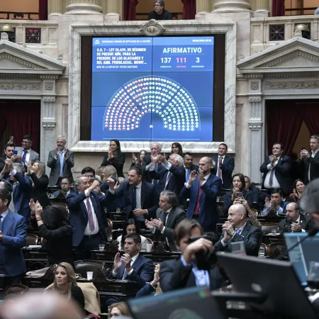 Se aprobó la nueva Ley de Glaciares: euforia de Milei y burlas a Greenpeace