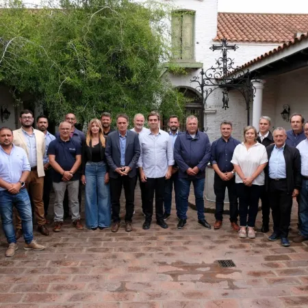 Intendentes bonaerenses y Katopodis van contra Caputo por el precio de la nafta