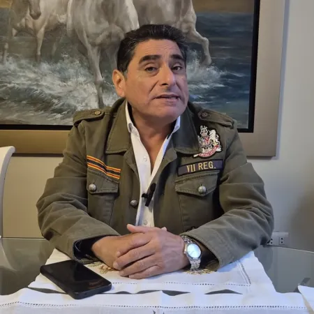 Carlos Álvarez en Perú: el outsider que ya pelea arriba en las encuestas