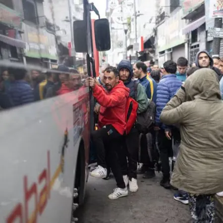 Climas: del festejo de Milei por la Ley de Glaciares a la calentura por los colectivos