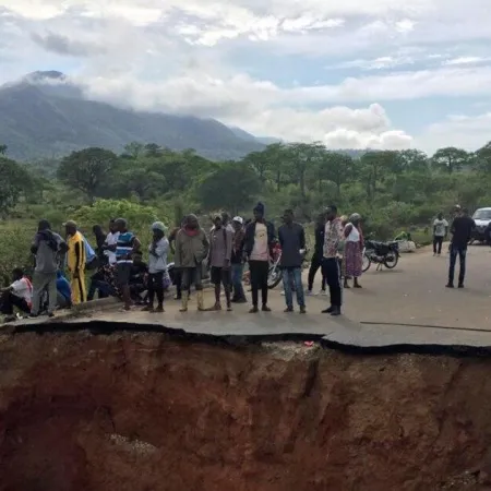 Inundaciones frenan corredor de minerales clave en Angola