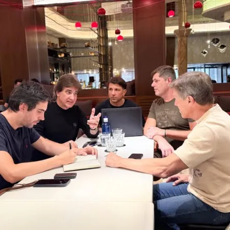 Dante Gebel y la pulseada por el voto outsider que hoy mira Javier Milei