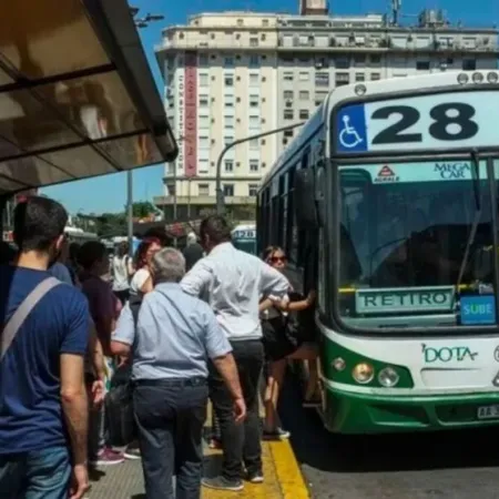Colectivos en el AMBA: cómo funcionan este lunes tras el conflicto