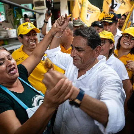 Carlos Álvarez y Zelensky: el patrón que explica la política como performance