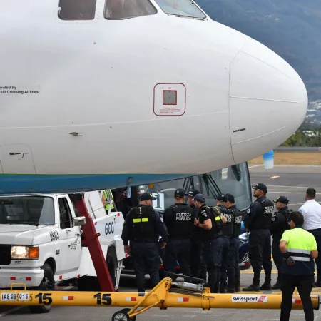Costa Rica recibe migrantes de EE.UU. y abre una nueva tensión regional
