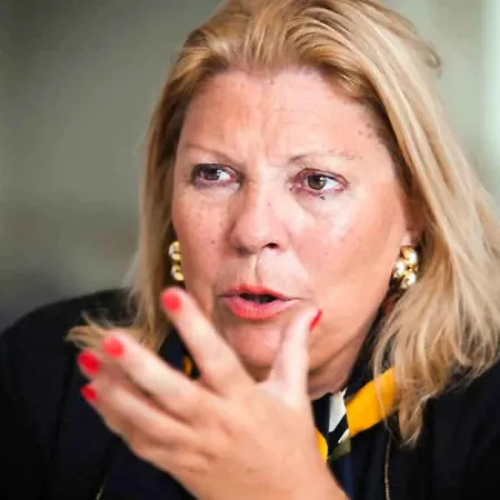 Elisa Carrió fulminó a Adorni y lanzó una dura profecía sobre Javier Milei: “No reelige”