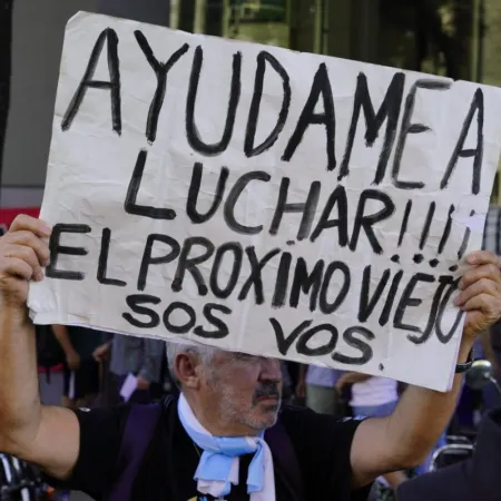 Jubilados marchan por recorte de medicamentos y alertan por una “crisis humanitaria”