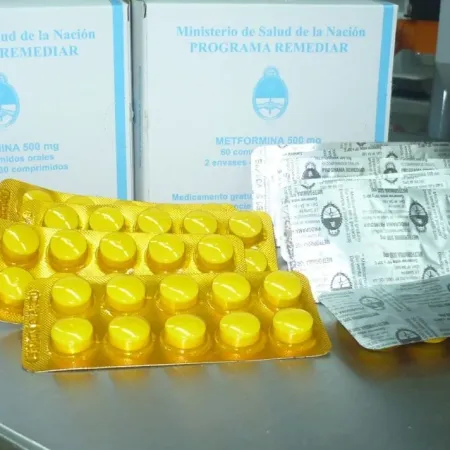 Medicamentos esenciales: alerta por el Remediar y 7 pedidos en Diputados