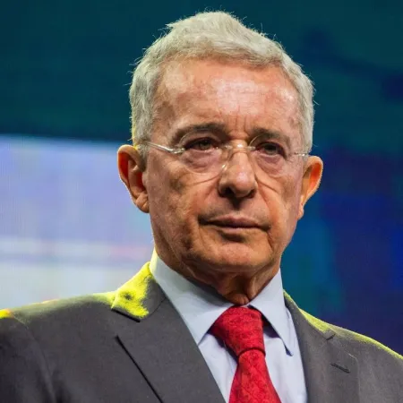 Argentina vuelve al centro: la jugada judicial contra Álvaro Uribe
