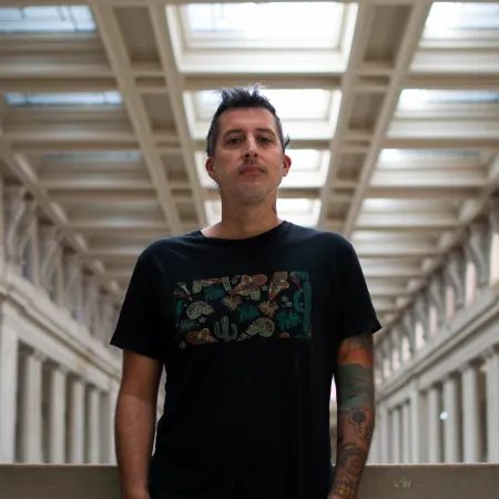 Un periodista convierte la crisis del oficio en novela: sale 'Chanchos en la ruta'