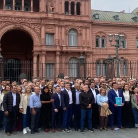 Intendentes van contra Caputo y preparan una denuncia por los fondos viales