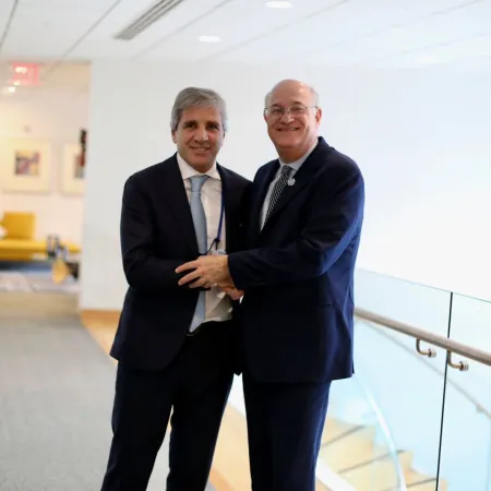 Caputo recibió apoyo del BID en Washington: la estrategia para captar deuda