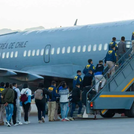 Chile deporta migrantes a Colombia y abre una pulseada que puede tocar a Argentina