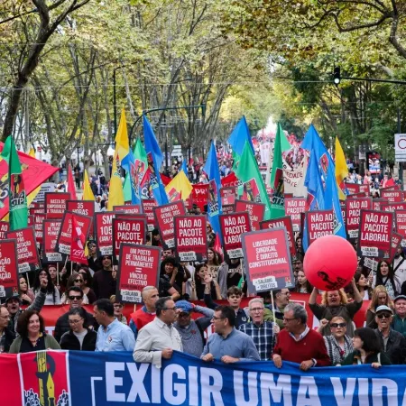 Multitudinaria protesta en Lisboa por reforma laboral en debate