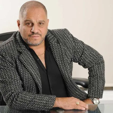 Cositorto: entre el encierro y la escritura, un libro insinúa su próxima jugada