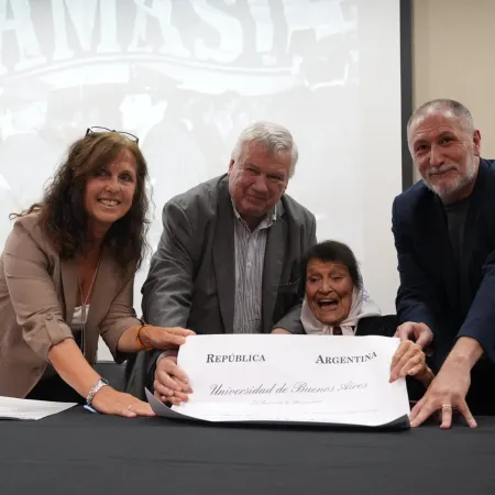 La UBA distinguió a Taty Almeida con el Doctorado Honoris Causa