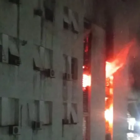 Incendio en el Edificio Libertad: evacuaron la sede de la Armada Argentina