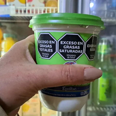 Maní, leche, huevo y más: por qué quieren otra etiqueta frontal en Diputados