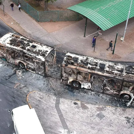 Santiago en alerta: las tarifas del transporte reabren el conflicto en Chile