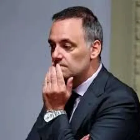 Feijoo habló de un acuerdo de palabra con Adorni y dejó una deuda abierta