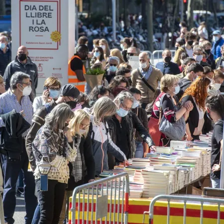 Sant Jordi: por qué el 23 de abril se regalan libros y rosas