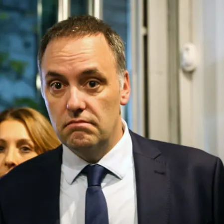 El misterioso 'apagón' de 12 días de Adorni en Aruba: la sospecha de la Justicia