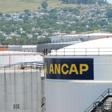 Sube la nafta en Uruguay: lo que puede cambiar en Argentina desde mayo