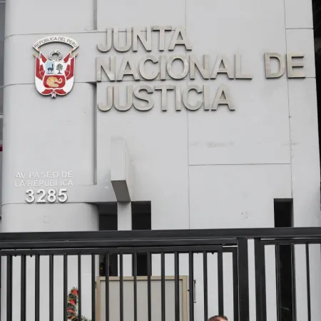 La pelea por la fiscalía en Perú enciende alarmas para empresas y mercados