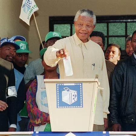 Sudáfrica en 1994: el fin del apartheid también reordenó precios y empleo