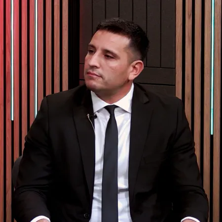 Ezequiel Torres, el abogado de Rosario que camina entre barras, cárceles y causas pesadas